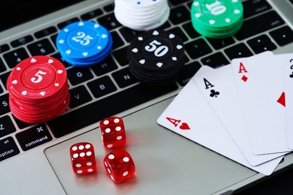 Meja roulette langsung rcti togel dengan dealer profesional di studio HD